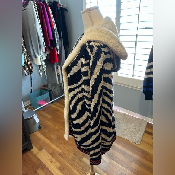 No Boundaries Zebra Cardigan w Hood in Women’s Size Large - Picture 4 of 8